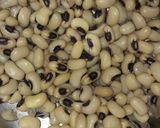A picture of step 1 of Chawli in classic gravy.