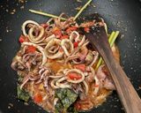 Foto langkah ke 4 dari resep Cumi Balado Tomat Segar.