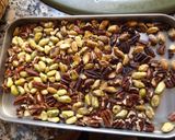 Foto del paso 1 de la receta Budín de nueces pecanas y pistachos, con desmigado