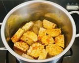 Hình bước làm 2 của món Chả tàu hũ ki kho nghệ
