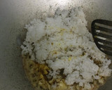 Foto langkah ke 4 dari resep Nasi Goreng Daun Bawang.