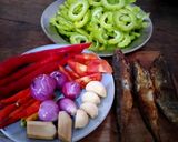 Foto langkah ke 1 dari resep Tumis pare ikan asin(no pahit).