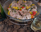 Foto del paso 1 de la receta: Muslitos de pollo en salsa con setas y canela