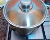 Foto del paso 1 de la receta: Peras al mosto blanco en almíbar de albaricoque y vainilla