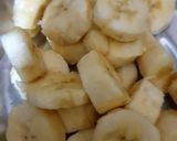 A picture of step 1 of Banana shake.