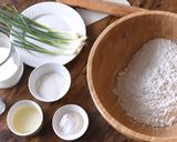 鬆軟鹹香的蔥花捲 (Video)的食譜步驟1照片