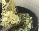 Foto langkah ke 5 dari resep Mie Sambal Hijau Nanas.
