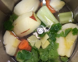 Foto del paso 1 de la receta: Zumo diurético de perejil🌿, apio🌵 y manzana🍎