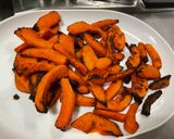 Une image de l'étape 9 de Frites de potimarron au miel et épices.