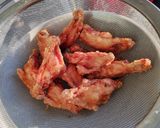 รูปขั้นตอนการทำที่ 4 ของ ปีกไก่ทอดซอสสุกี้