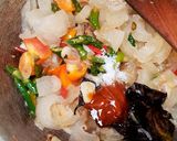 Foto langkah ke 3 dari resep Oseng kikil tahu lombok ijo.