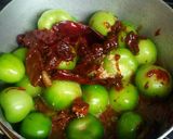 Foto del paso 2 de la receta: Salsa de tomatillo (picosa)