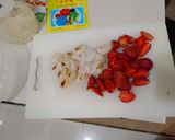 Foto langkah ke 1 dari resep Puding Buah Stroberi Leci.