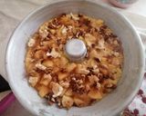Foto del passaggio 4 della ricetta Ciambellone di mele con crumble di noci😋
