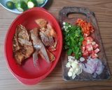 Foto langkah ke 2 dari resep Tumis Ikan Asin Jambal Roti.