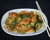 Foto del paso 3 de la receta: PECHUGA DE POLLO SALTEADO CON BRÓCOLI Y SALSA CON TOFU FERMENTADO. JON STYLE