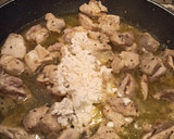 Foto del paso 4 de la receta: Muslos de pollo con espinacas y queso