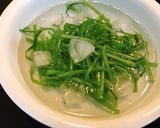 Hình bước làm 2 của món Rau muống trộn đậu phụ, hạt điều