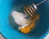Foto langkah ke 2 dari resep Bolu Pop Ice Mangga No Mixer Irit Telur.