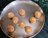 A picture of step 4 of Daliya Ladoos.