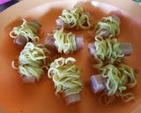 Foto langkah ke 3 dari resep Sosis gulung mie.