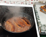 Foto del paso 5 de la receta: Butifarras al vino tinto con puré de patata