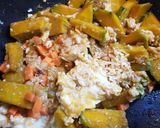 รูปขั้นตอนการทำที่ 3 ของ ฟักทองผัดไข่