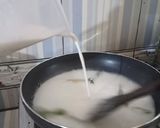 Foto langkah ke 3 dari resep Bubur sumsum super lembut.
