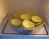 Foto del paso 4 de la receta: Zapallitos rellenos de gulas y jamón