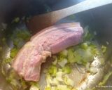 Une image de l'étape 2 de Soupe paysanne au chou.