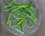 Foto langkah ke 2 dari resep SAMBAL HIJAU TERI — PEDAS, GURIH, SEGAR, NAMPOL! By : Jesslyn Orlane.