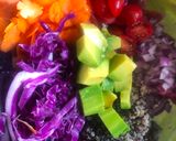 Hình bước làm 2 của món Salad bơ & hạt quinoa