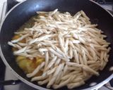 Foto del passaggio 3 della ricetta Strozzapreti con orata e pomodorini gialli