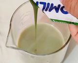 Foto langkah ke 1 dari resep Kyoto Strawberry Matcha.