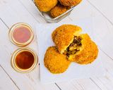 A picture of step 8 of Stuffed potatoes balls.