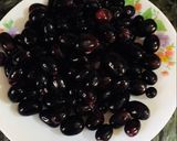 A picture of step 1 of Fresh black berry juice.