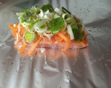 Foto del paso 3 de la receta: Salmón con verduras y hierbabuena en papillote