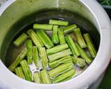 A picture of step 1 of Sajna Phalli/Drumsticks Light Subji.