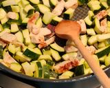 Une image de l'étape 3 de Spaghettis poulet courgette mozza.