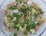 A picture of step 5 of Chicken egg fried rice with noodles.