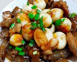 Hình bước làm 2 của món Thịt ba chỉ trứng cút kho khô