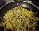 Foto del paso 2 de la receta: Alubia verde con jamón y tortilla francesa