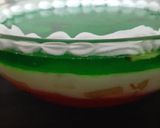A picture of step 5 of Fruit Trifle.