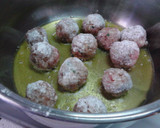 Foto del paso 1 de la receta: Albondigas con jamón Ibérico y setas en salsa