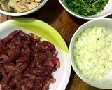 Foto del paso 1 de la receta: Carne mongoleana al merkén con champiñones