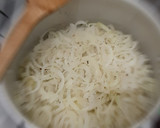 Foto del paso 1 de la receta: Torta de cebollas y queso