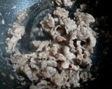 Hình bước làm 2 của món Gỏi hoa chuối bào trộn bò