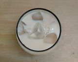Foto langkah ke 3 dari resep Strawberry Matcha Latte.