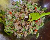Foto langkah ke 3 dari resep Tumis Buncis Daging Cincang.