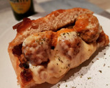 Foto del paso 9 de la receta: Focaccia con albóndigas, cebolla caramelizada y queso gratinado